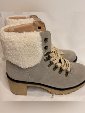 Women's Faux Shearling Lace-Up Ankle Boots - Light Gray